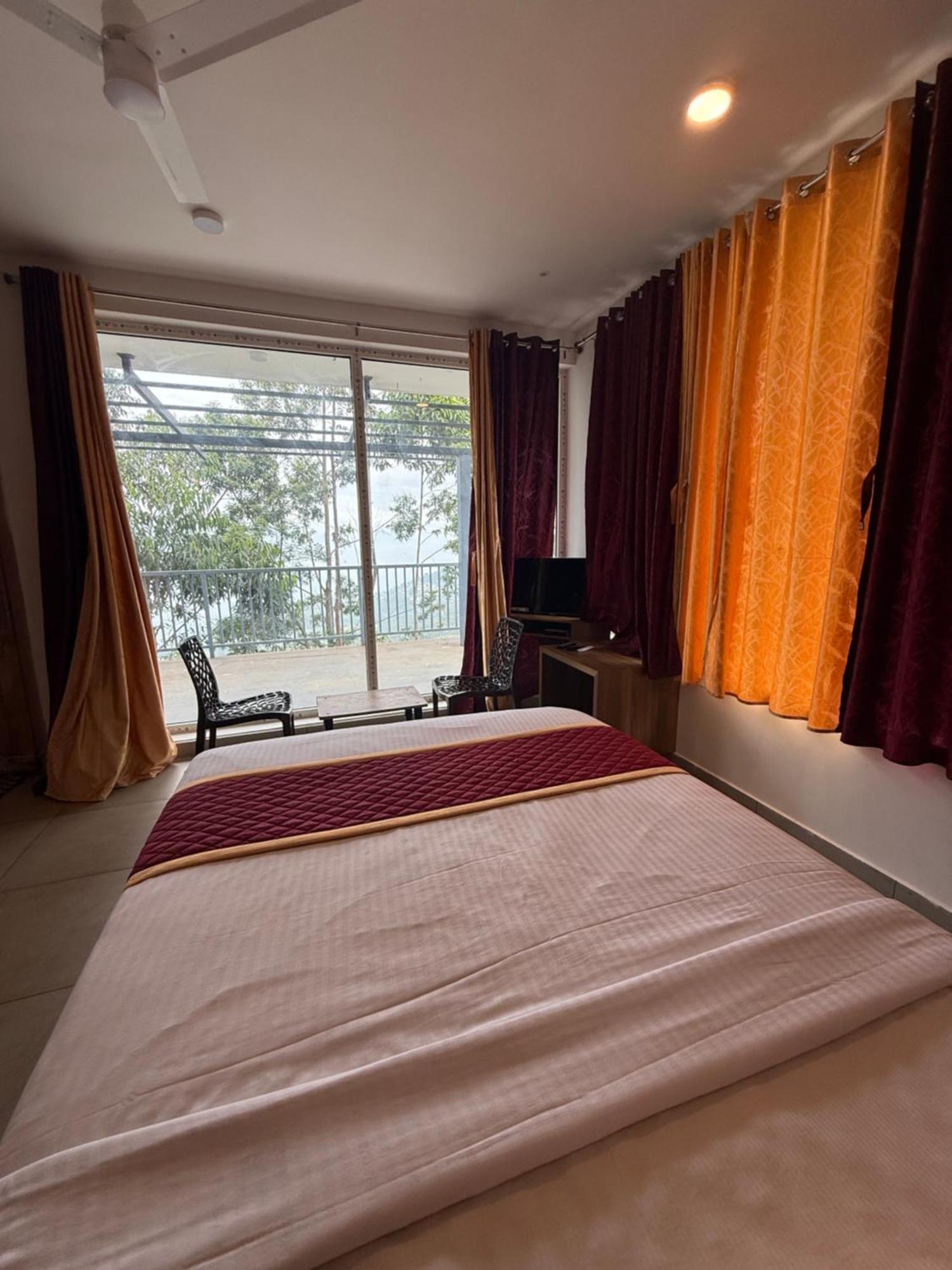 Hotel Honey Rock Kanthalloor Exterior foto