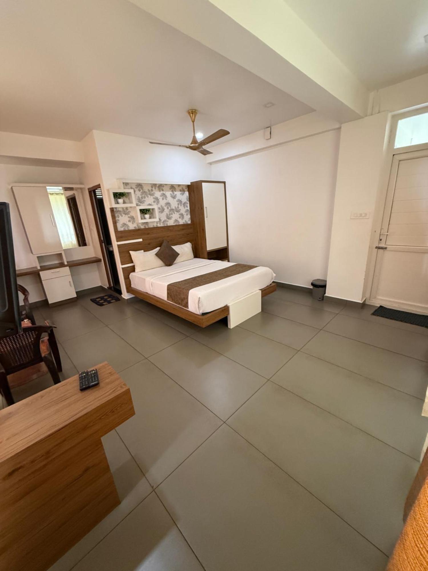 Hotel Honey Rock Kanthalloor Exterior foto