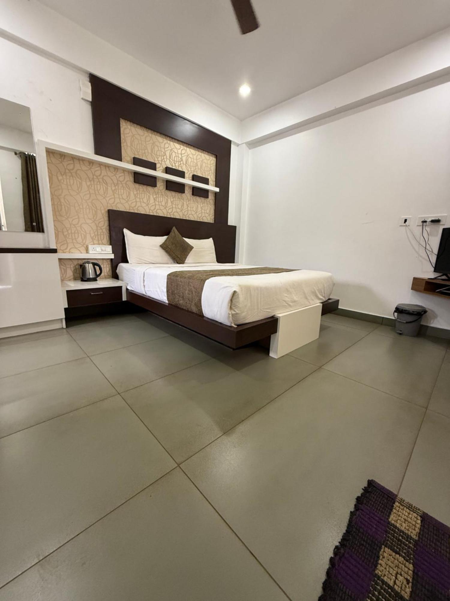 Hotel Honey Rock Kanthalloor Exterior foto
